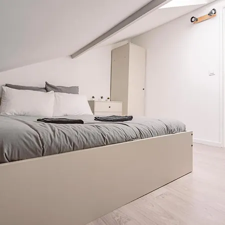 Place D'erlon 65 - Duplex Avec 4 Chambres Apartment *
